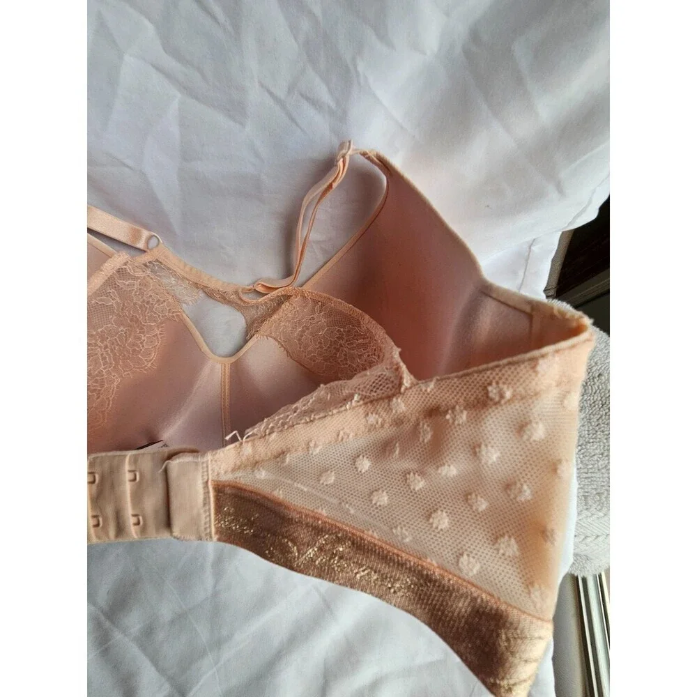 Victorias Secret 34DDD Everyday Tee Shirt Bra Lightly‎ Padded Scalloped Lace EUC